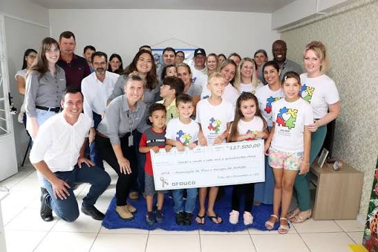 Com apoio da Arauco, projeto em Piên (PR) aproxima idosos do cuidado com crianças autistas