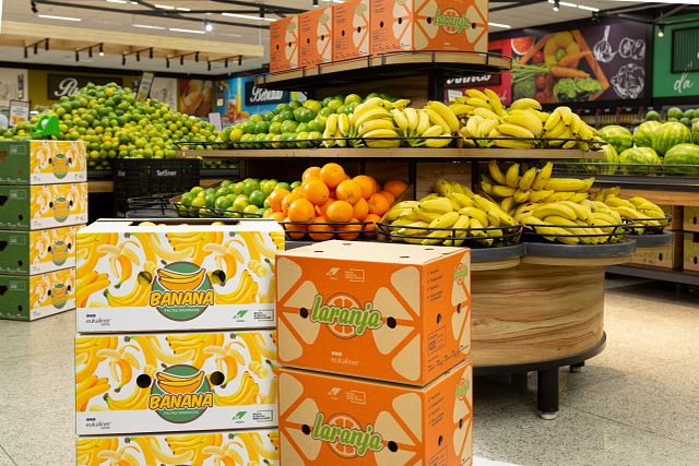 Embalagens para frutas feitas de papelão ondulado.